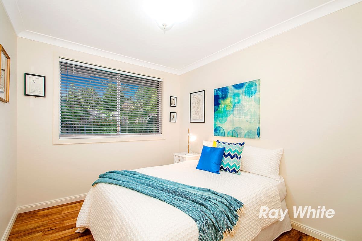 98 Fishburn Crescent, Castle Hill - Thumbnail 3