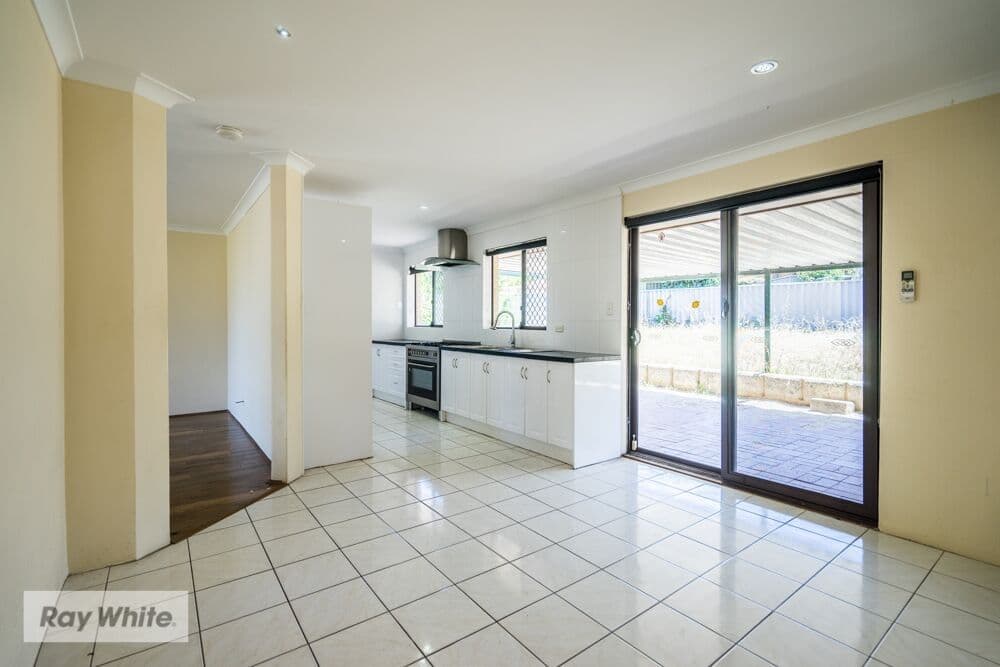 298 Illawarra Crescent, Ballajura WA 6066, Ballajura - Thumbnail 4