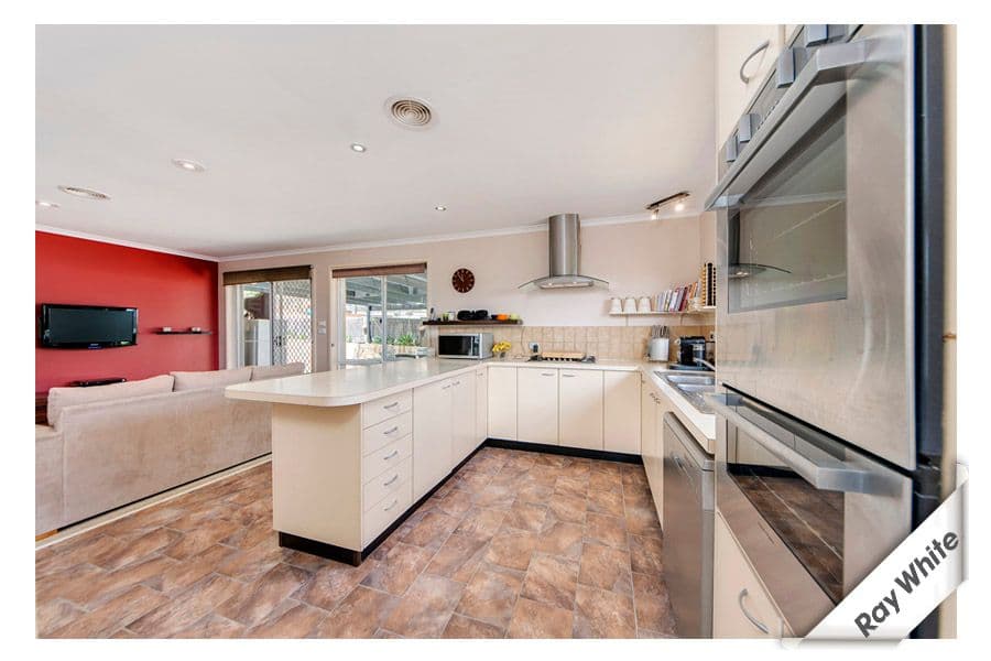18 Vonwiller Crescent, THEODORE ACT 2905, Theodore - Thumbnail 2