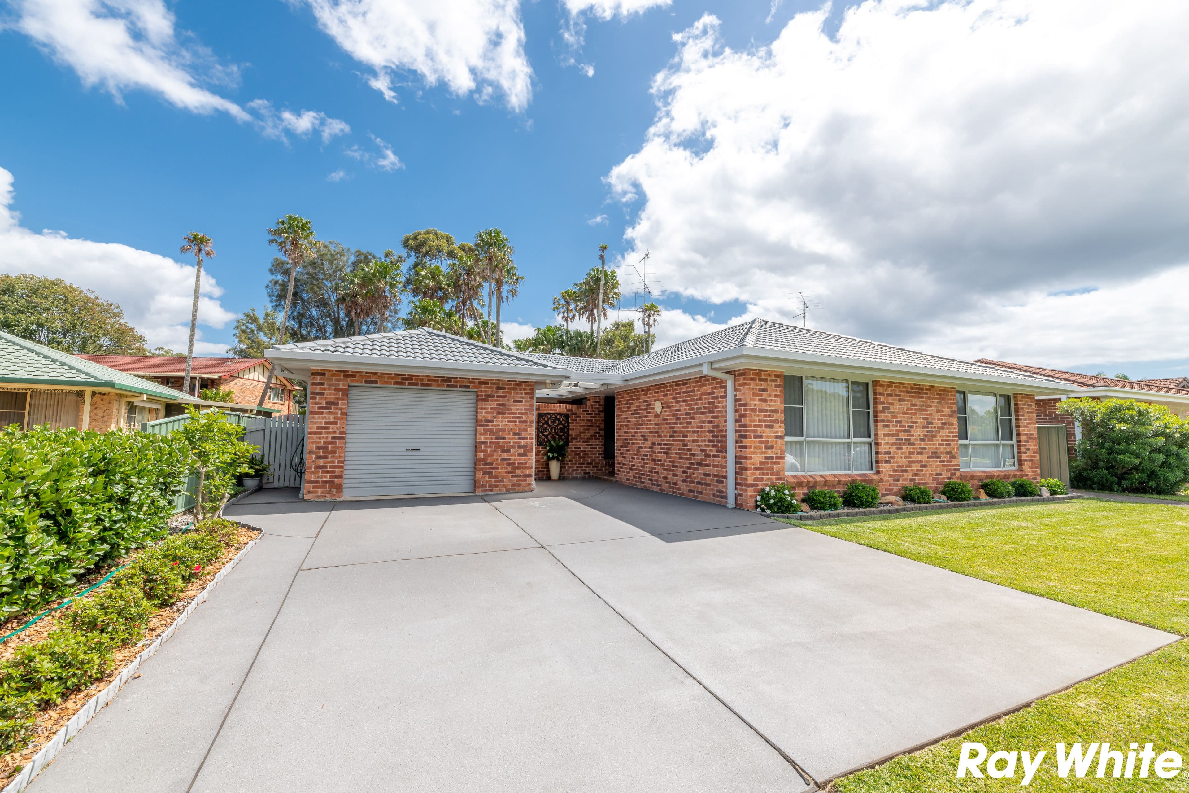 5 Lachlan Avenue, Tuncurry NSW 2428, Tuncurry - Image 1