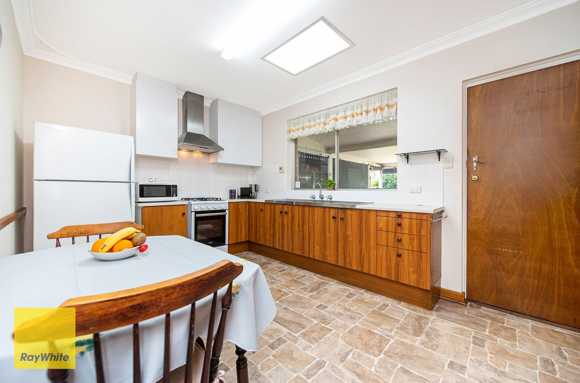 4 Glen Road, Lesmurdie WA 6076, Lesmurdie - Thumbnail 6