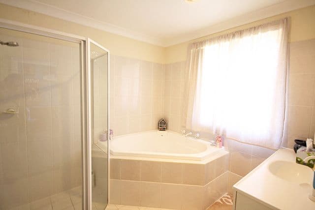 57 Belmont Avenue, GLENFIELD NSW 2167, Glenfield - Thumbnail 4