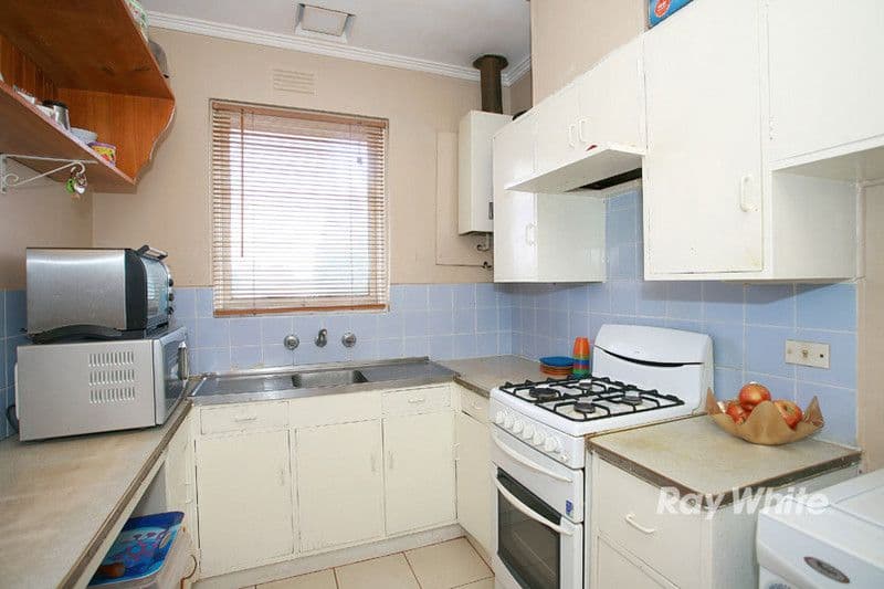 28 Kelvinside Road, NOBLE PARK VIC 3174, Noble Park - Thumbnail 2