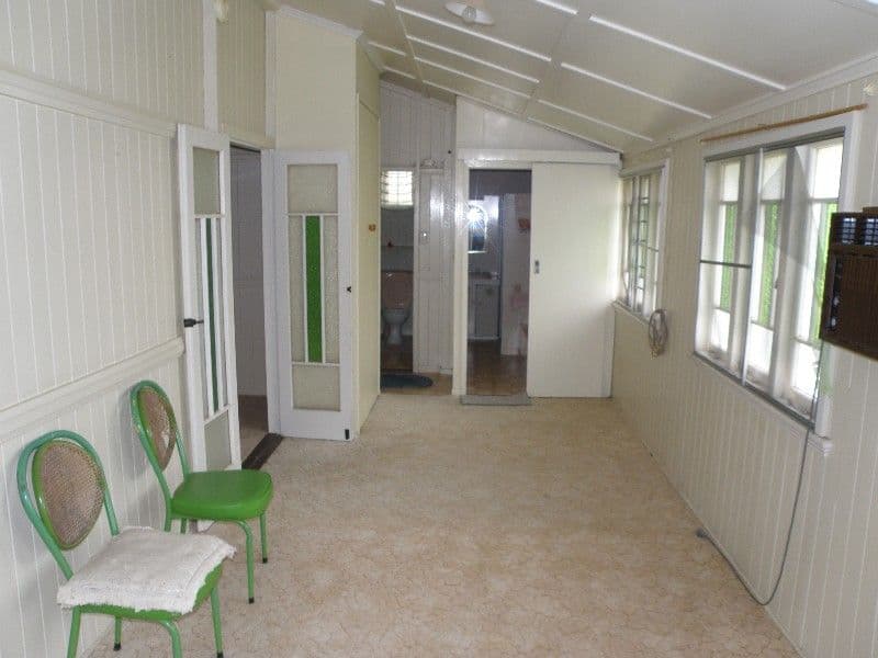 9 Wiggins Street, GATTON QLD 4343, Gatton - Thumbnail 4