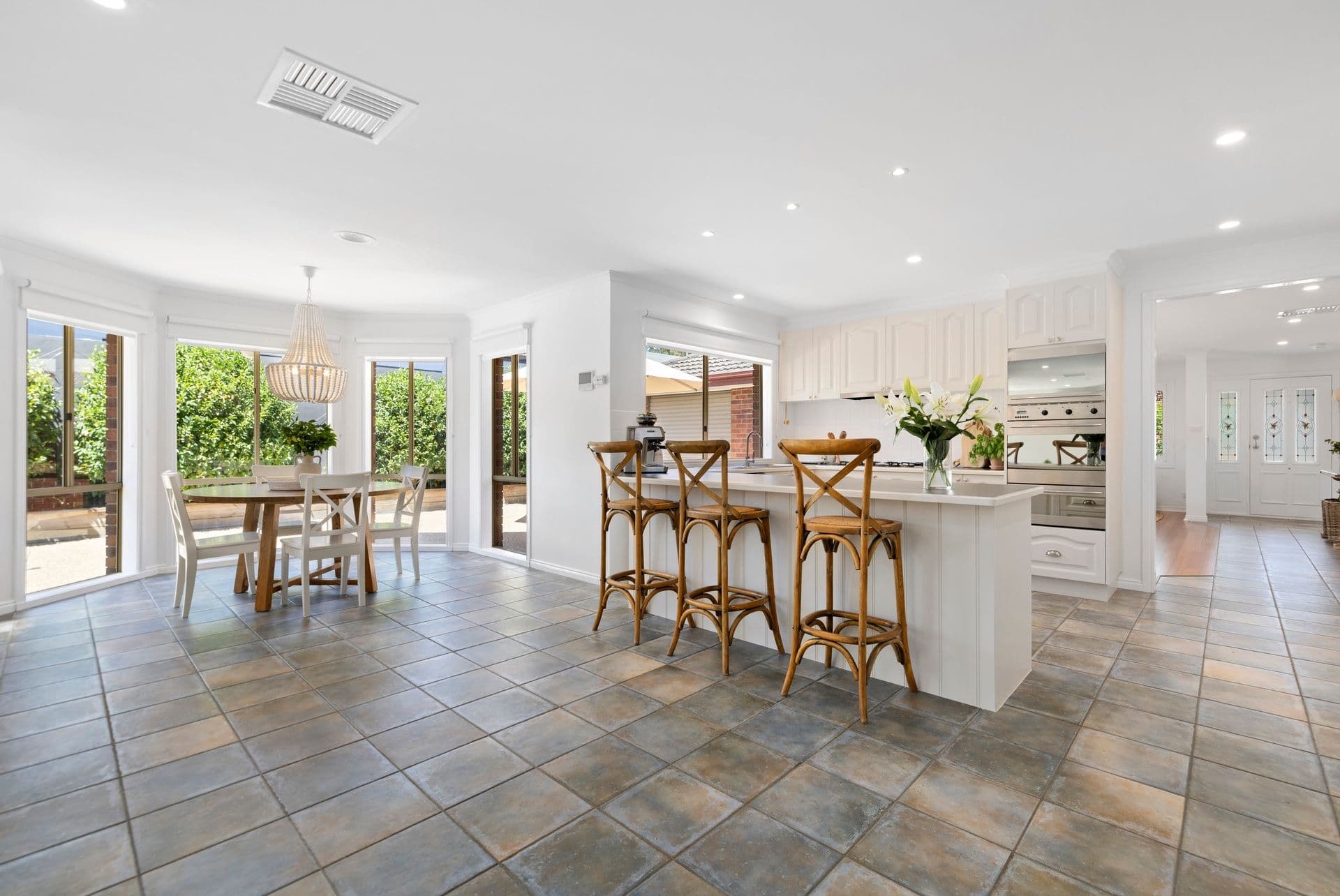 10 Bluebell Court, Berwick VIC 3806, Berwick - Thumbnail 6