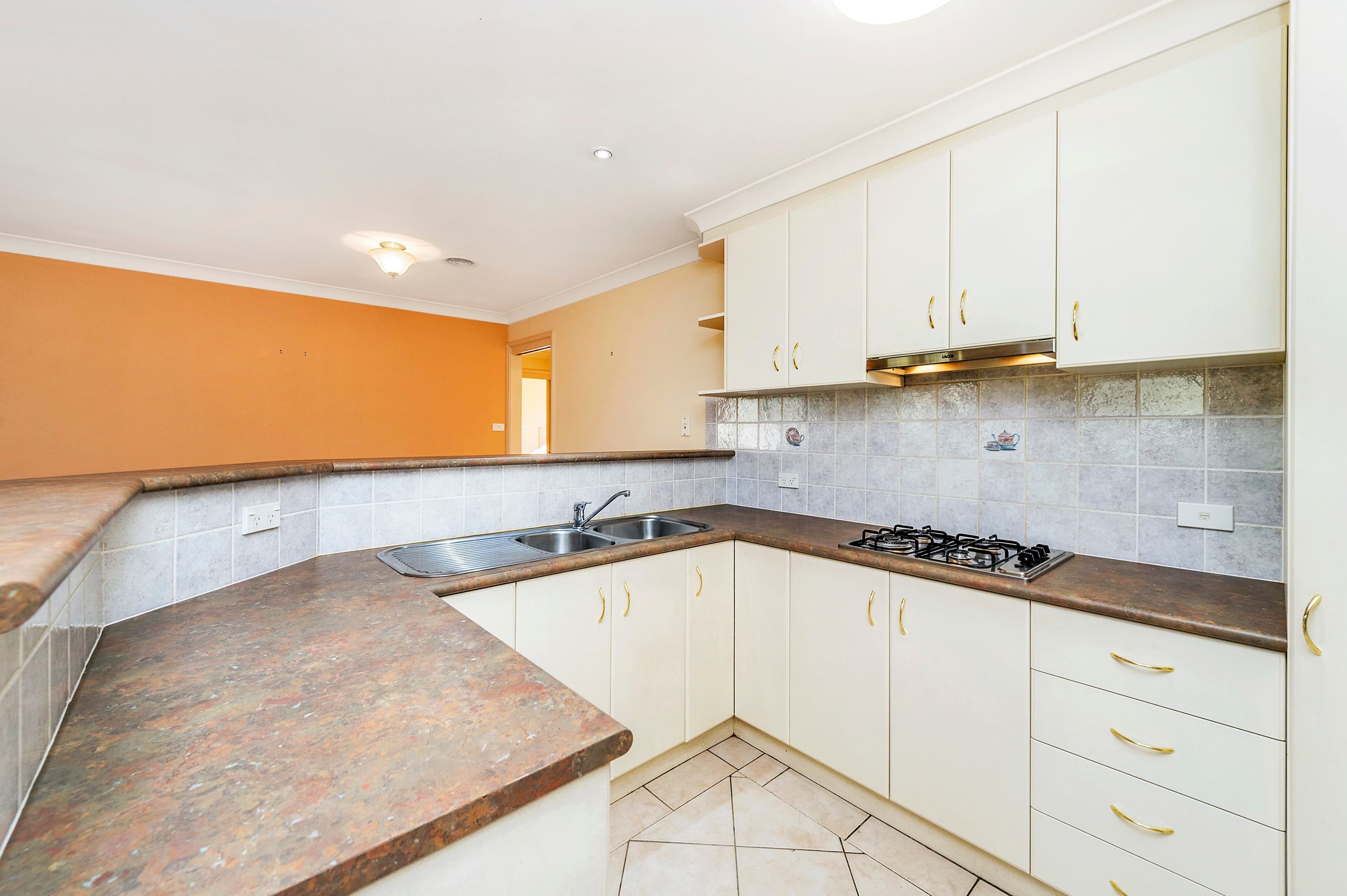 15 Telopea Place, Queanbeyan NSW 2620, Queanbeyan - Thumbnail 2