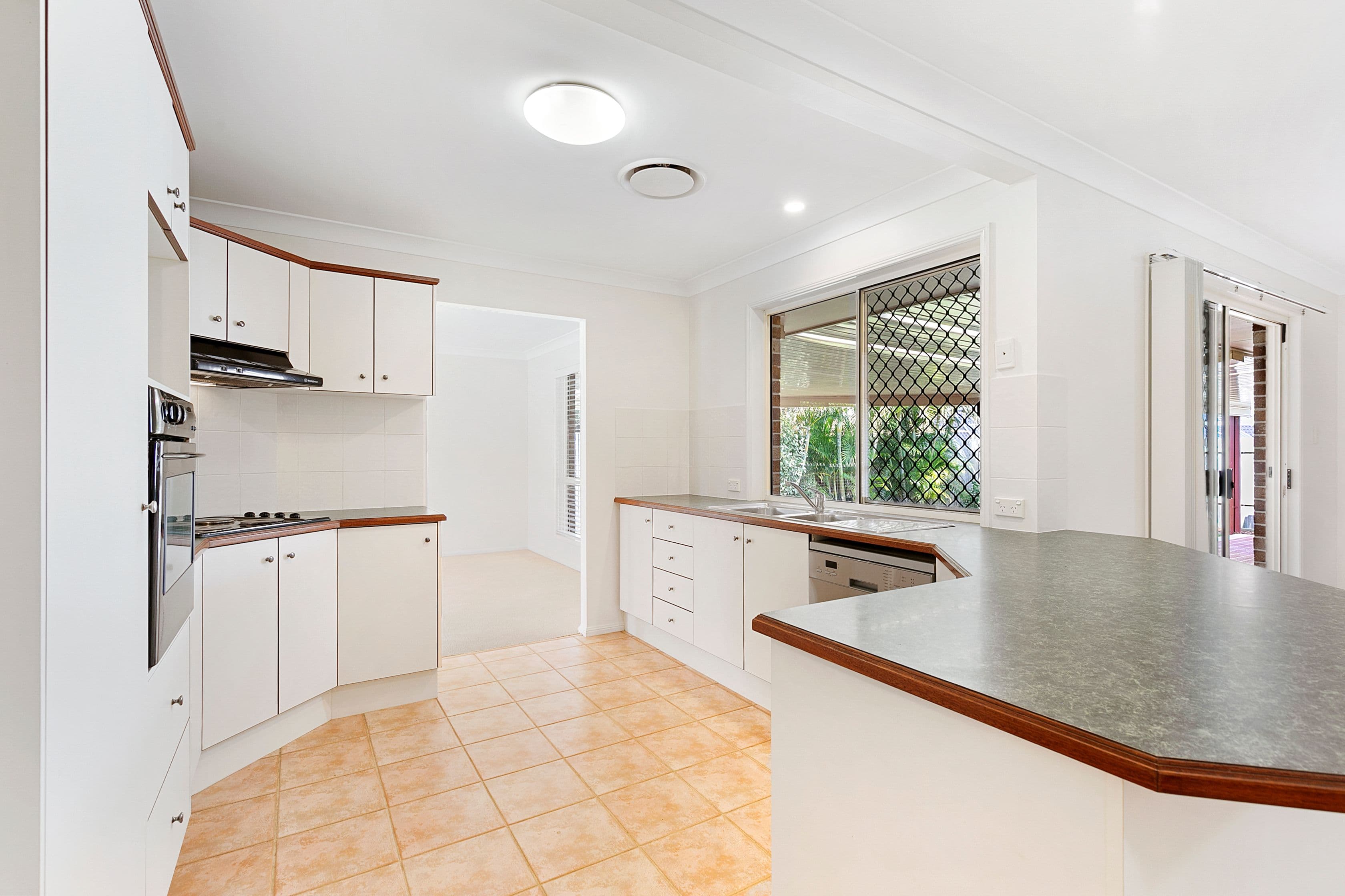 11 Allerton Place, Birkdale QLD 4159, Birkdale - Thumbnail 2