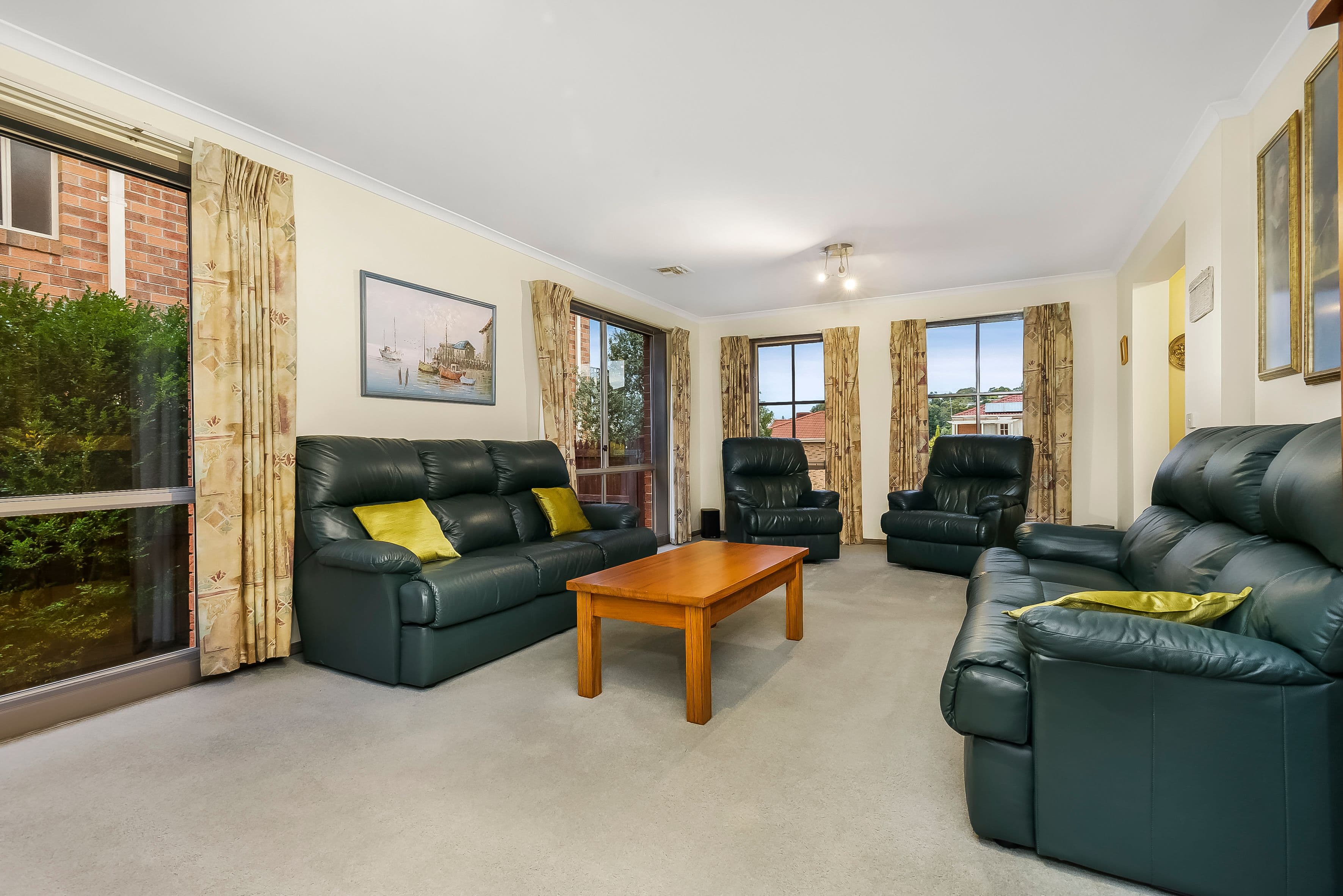 4 Lori Place, Glen Waverley VIC 3150, Glen Waverley - Thumbnail 2