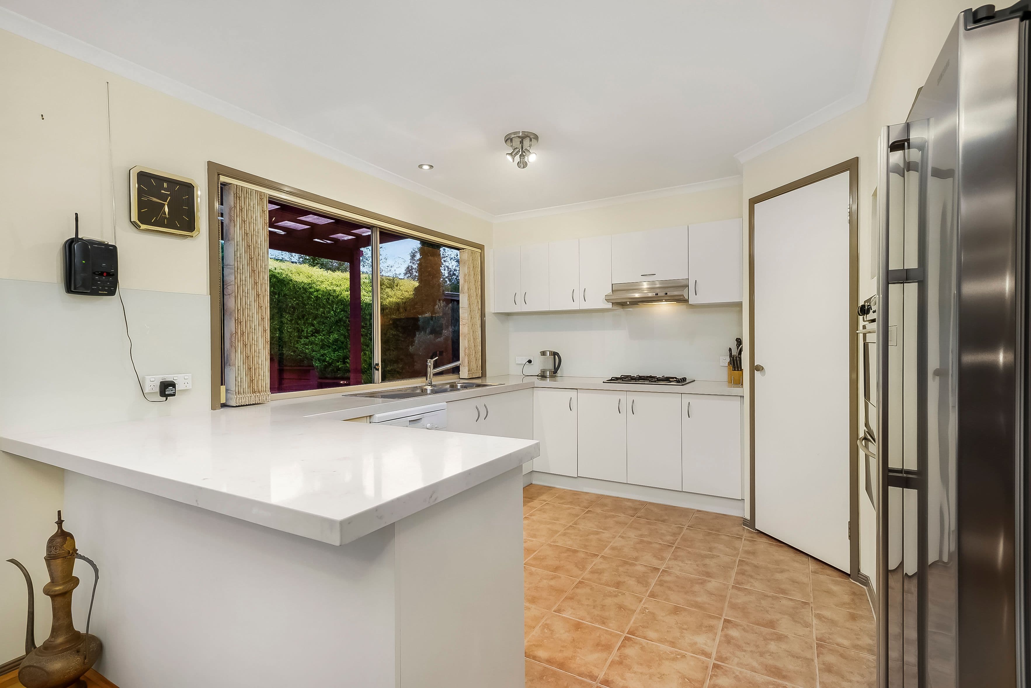 4 Lori Place, Glen Waverley VIC 3150, Glen Waverley - Thumbnail 3