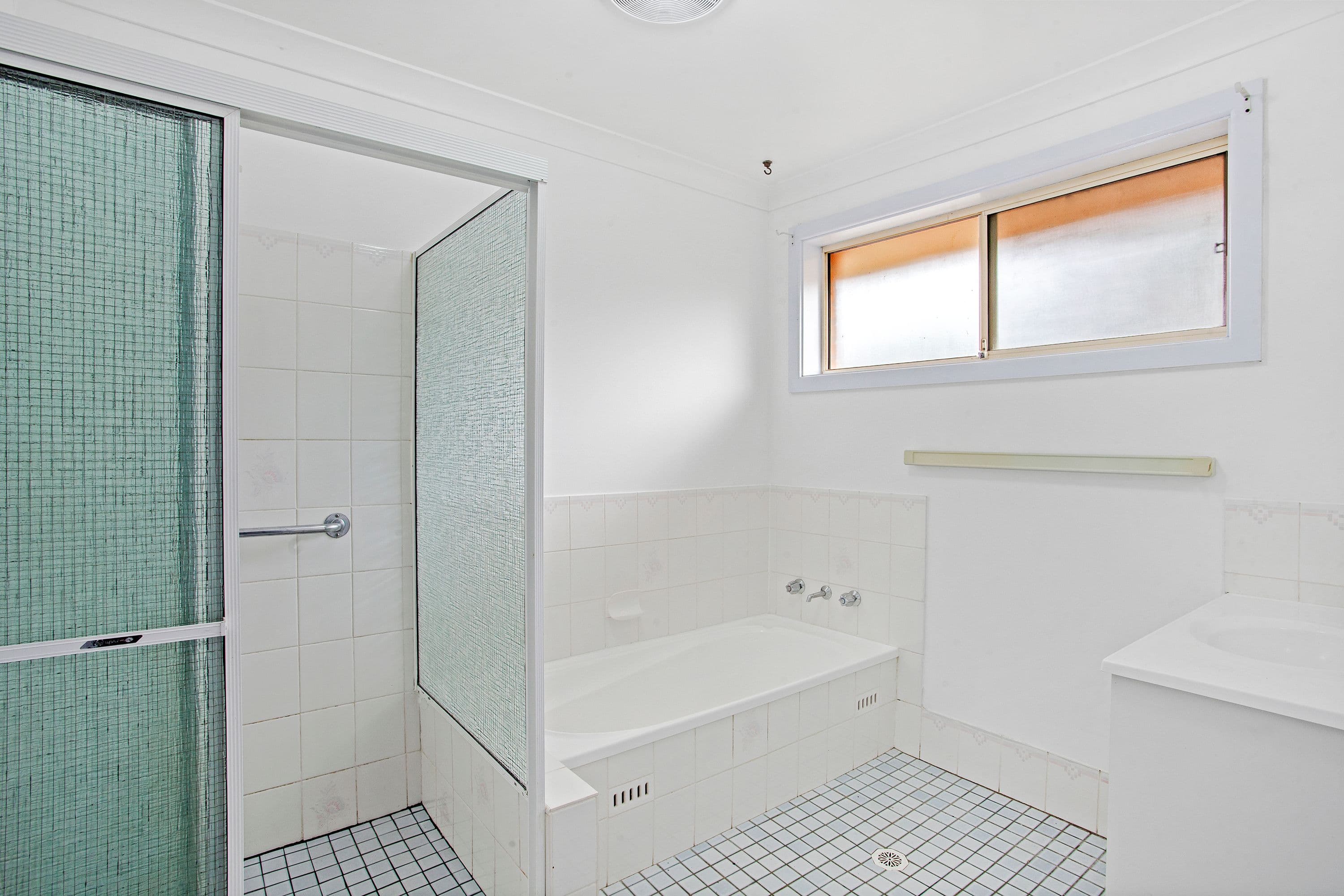 27 Cutler Drive, Wyong NSW 2259, Wyong - Thumbnail 4