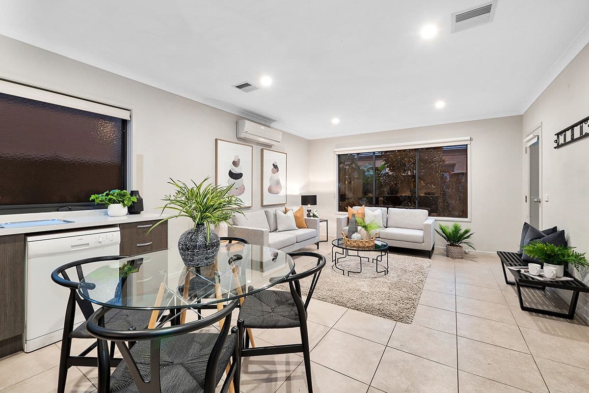 41 Royaloak Crescent, Cranbourne East VIC 3977, Cranbourne East - Thumbnail 3