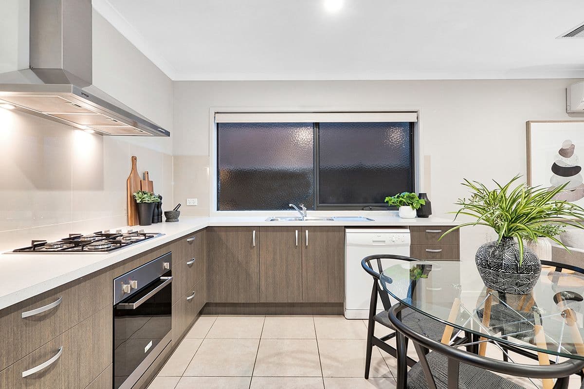 41 Royaloak Crescent, Cranbourne East VIC 3977, Cranbourne East - Thumbnail 5