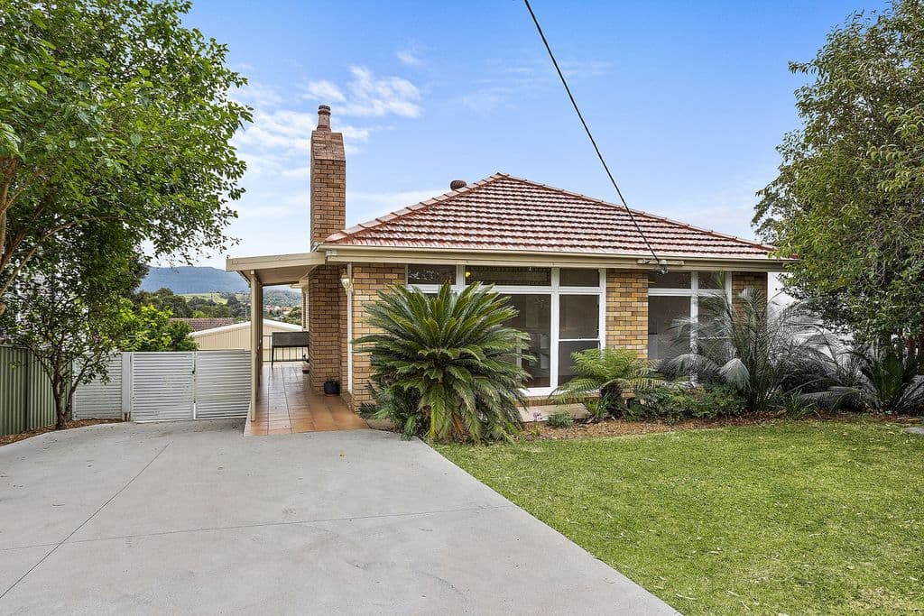 220 Farmborough Road, Farmborough Heights - Image 1
