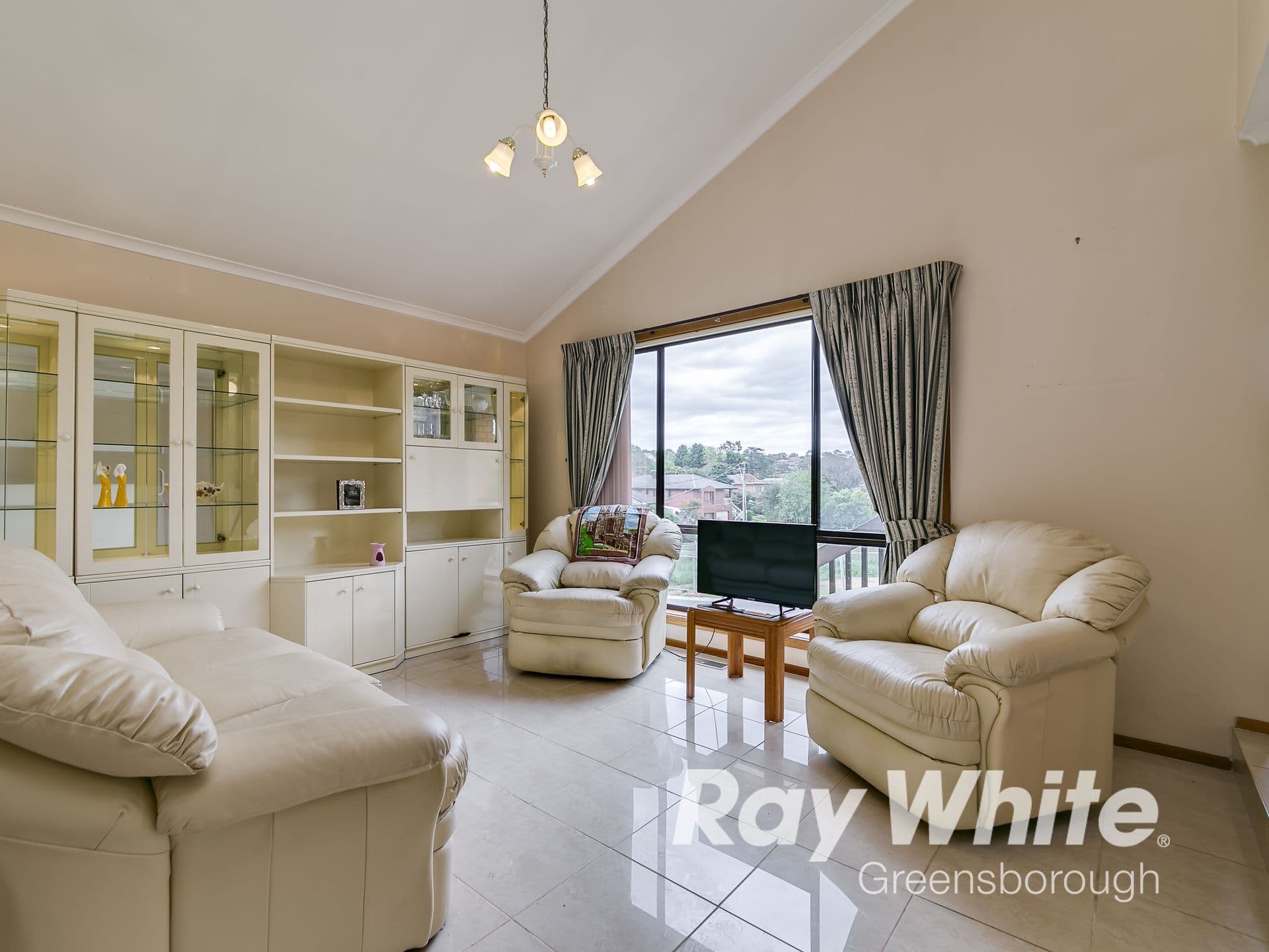 11 Laura Court, Greensborough VIC 3088, Greensborough - Thumbnail 2