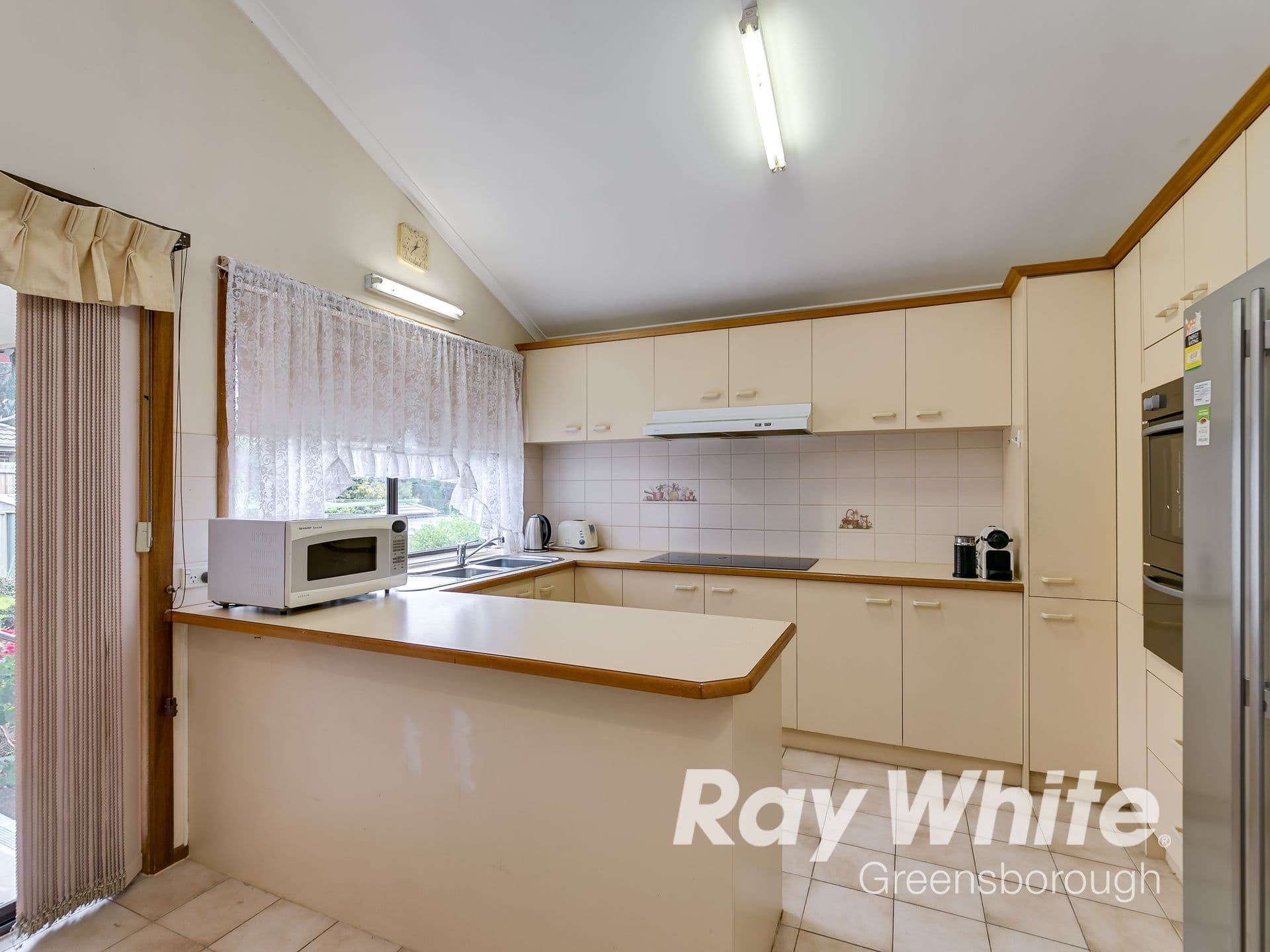11 Laura Court, Greensborough VIC 3088, Greensborough - Thumbnail 4