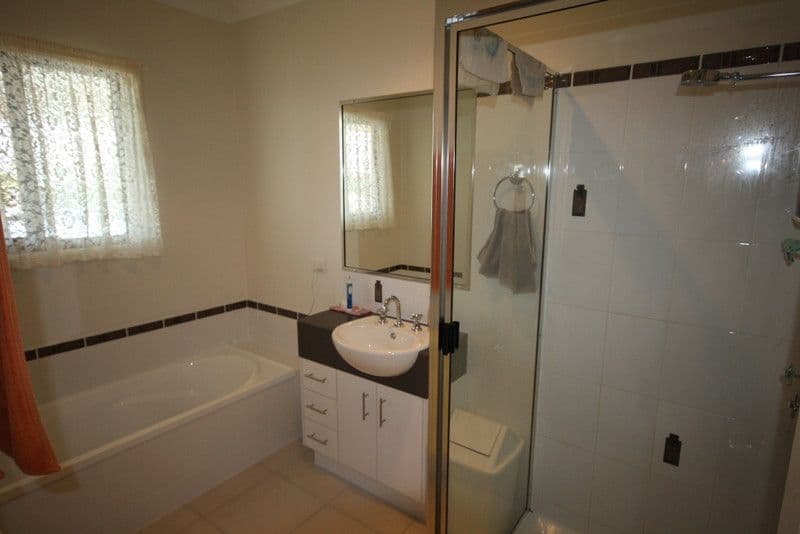 51  Warton Street, GAYNDAH QLD 4625, Gayndah - Thumbnail 3