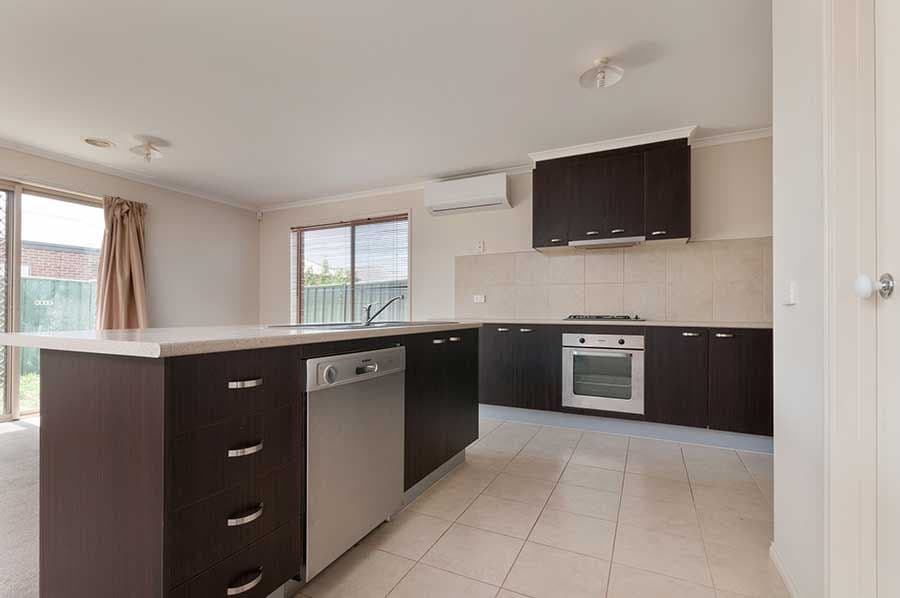 28 Hurlingham Way, Craigieburn VIC 3064, Craigieburn - Thumbnail 2