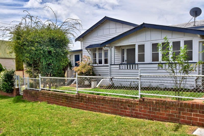 106 Molesworth Street, Tenterfield NSW 2372, Tenterfield - Image 1
