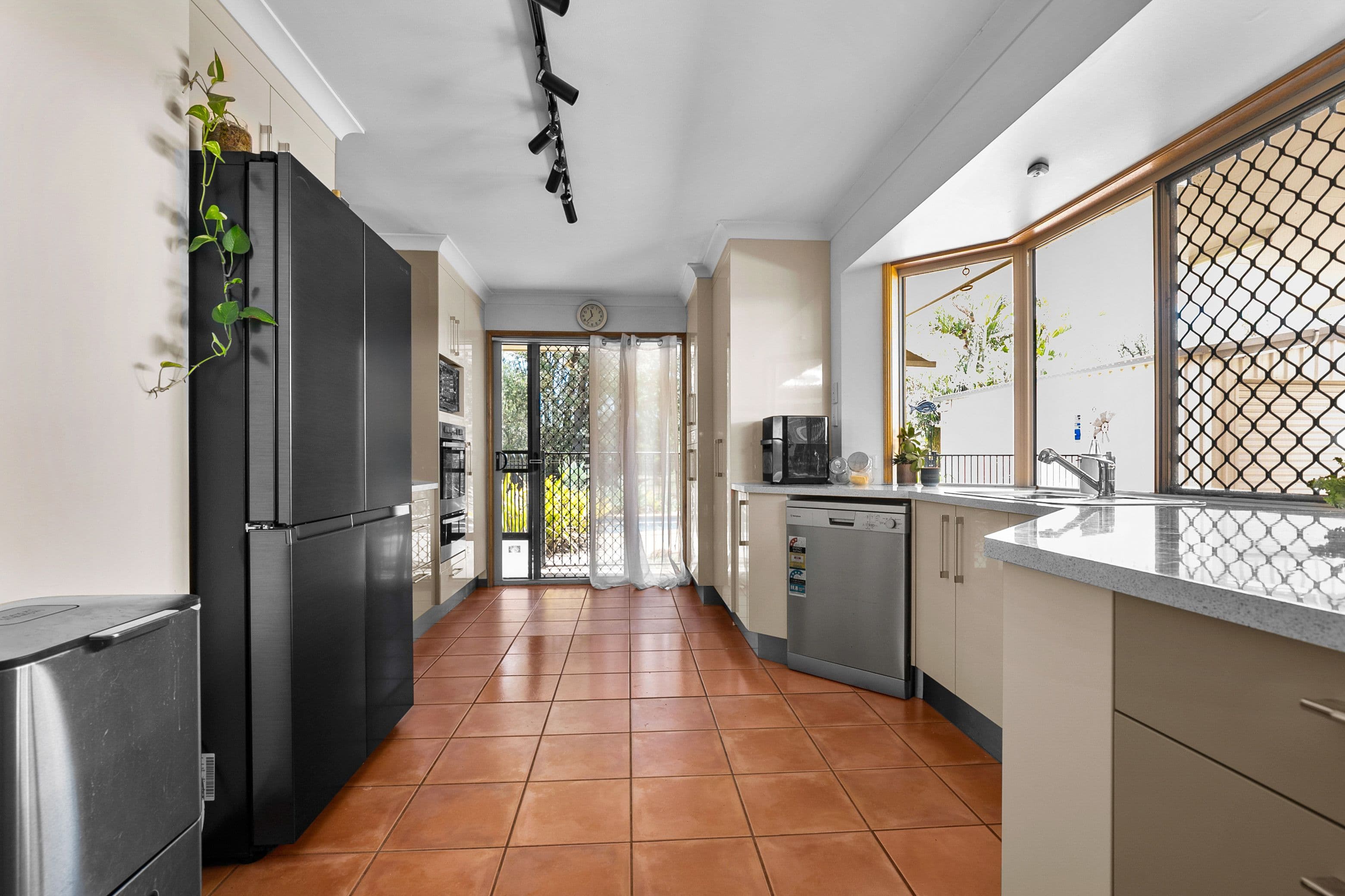 9 Staunton Street, Emerald QLD 4720, Emerald - Thumbnail 4