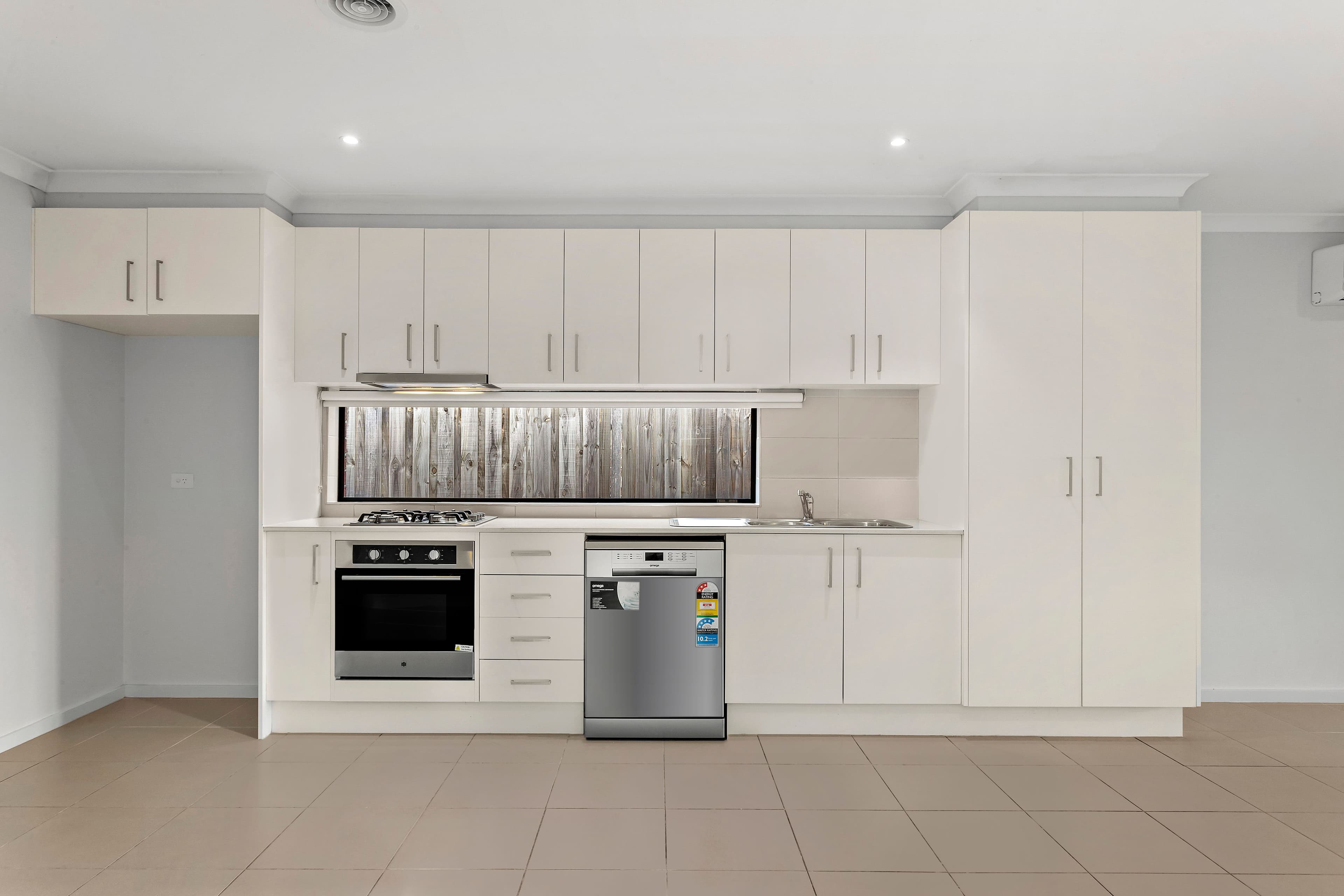 4 Travertine Crescent, Doreen VIC 3754, Doreen - Thumbnail 2
