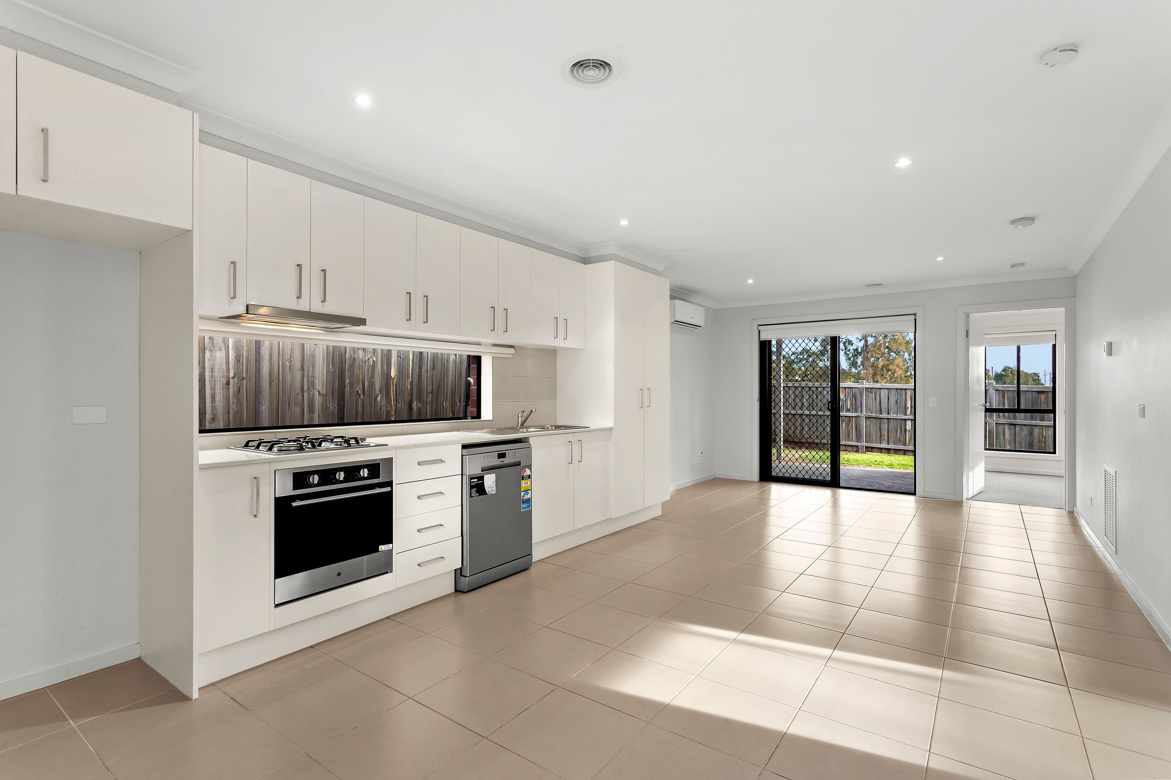 4 Travertine Crescent, Doreen VIC 3754, Doreen - Thumbnail 3