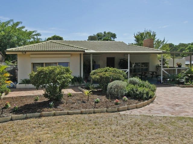 35 Lester Drive, THORNLIE WA 6108, Thornlie - Image 1