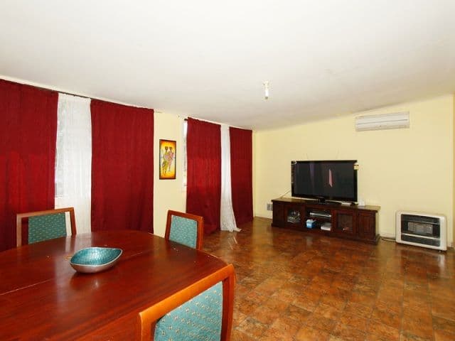 35 Lester Drive, THORNLIE WA 6108, Thornlie - Thumbnail 3