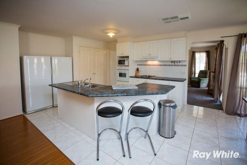24 Bluegrass cresent, PAKENHAM VIC 3810, Pakenham - Thumbnail 2