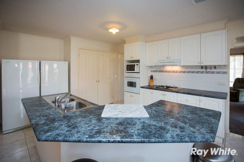 24 Bluegrass cresent, PAKENHAM VIC 3810, Pakenham - Thumbnail 3
