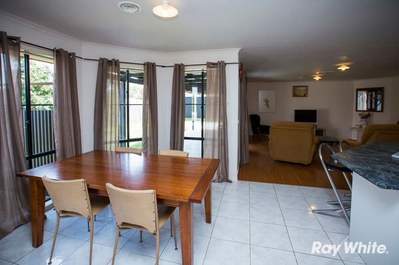 24 Bluegrass cresent, PAKENHAM VIC 3810, Pakenham - Thumbnail 4