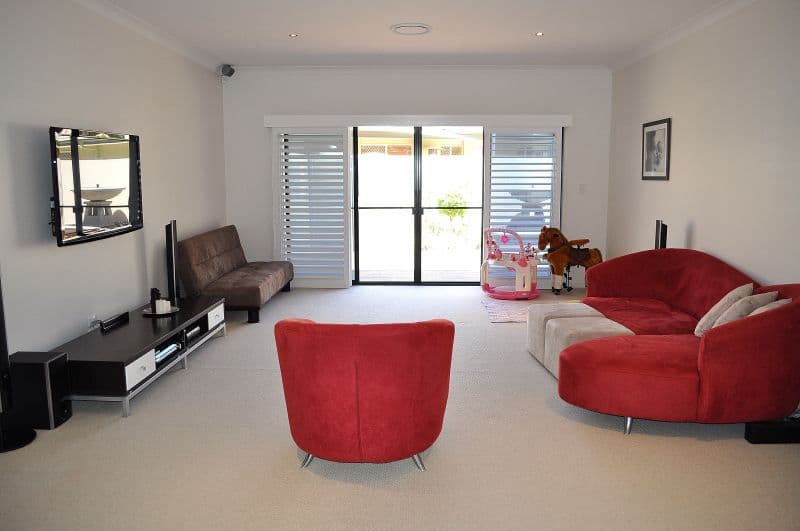 7 Blackfen Court, ARUNDEL QLD 4214, Arundel - Thumbnail 3
