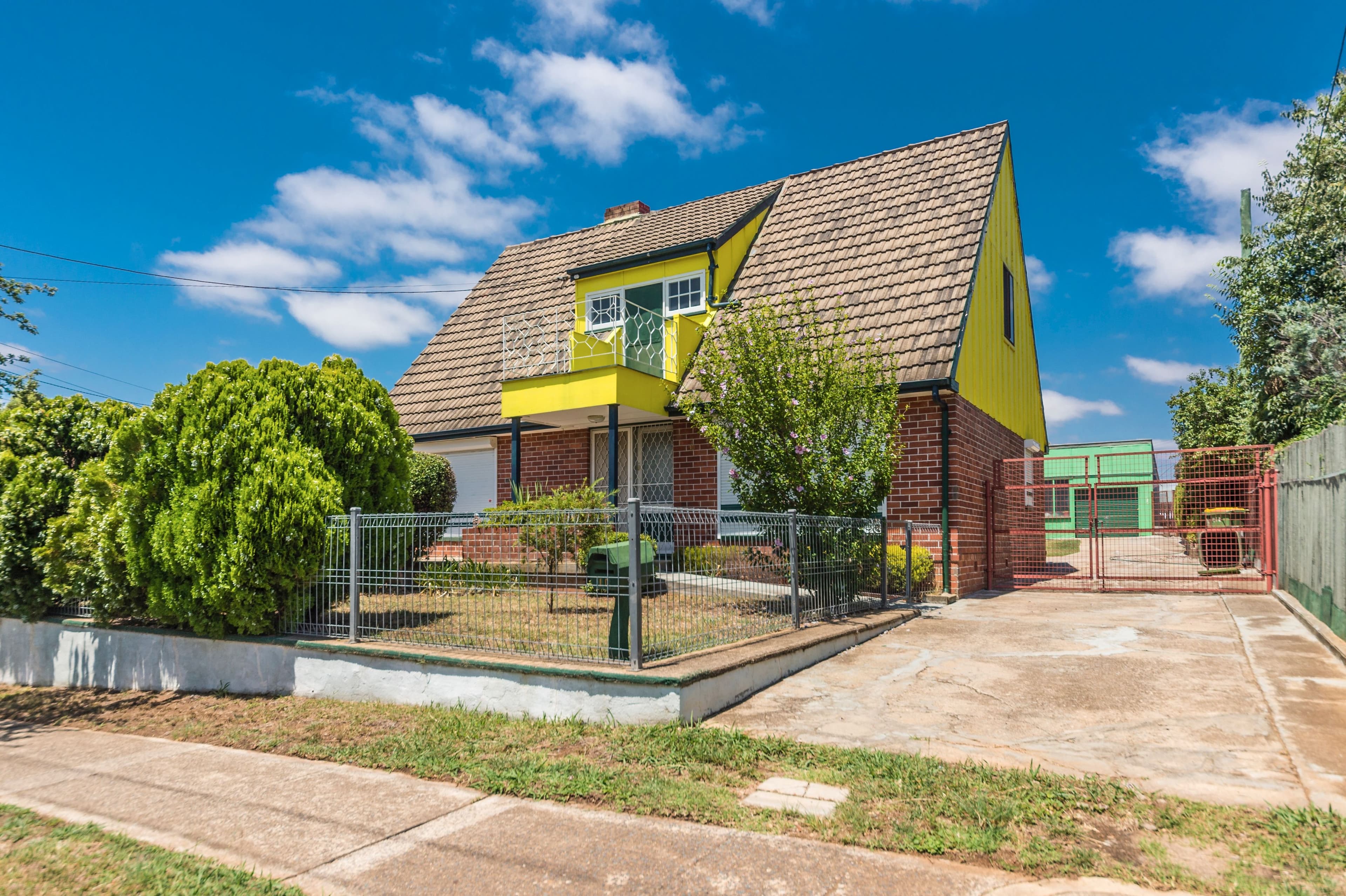 9 Fergus Road, Queanbeyan - Image 1