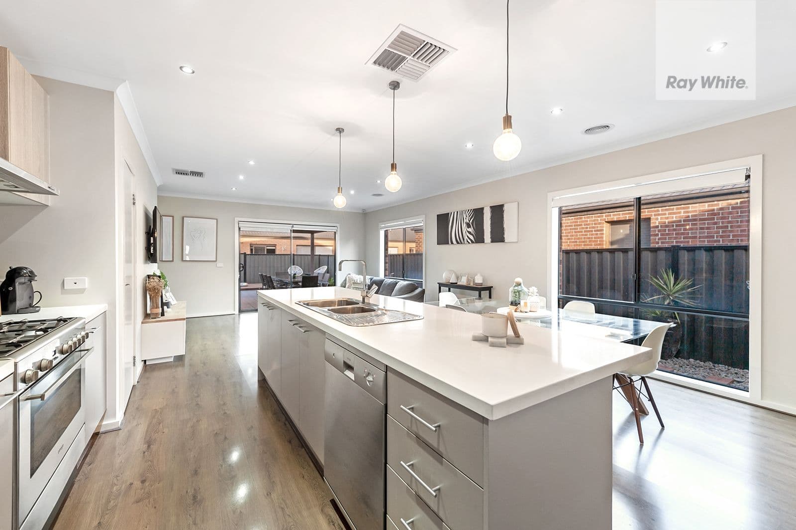 92 Moor Park Drive, Craigieburn VIC 3064, Craigieburn - Thumbnail 3