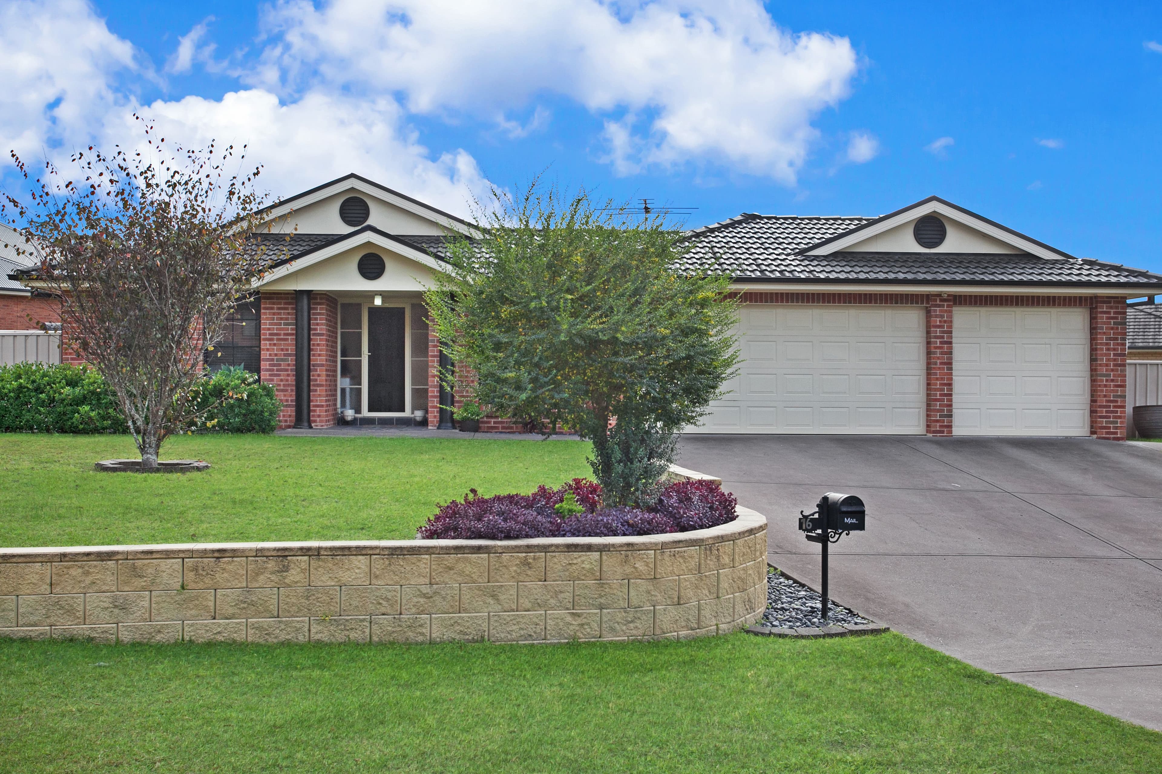 16 Tipperary Drive, Ashtonfield - Image 1