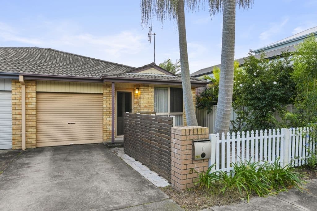 2/11 Hargrave Street, Carrington - Image 1