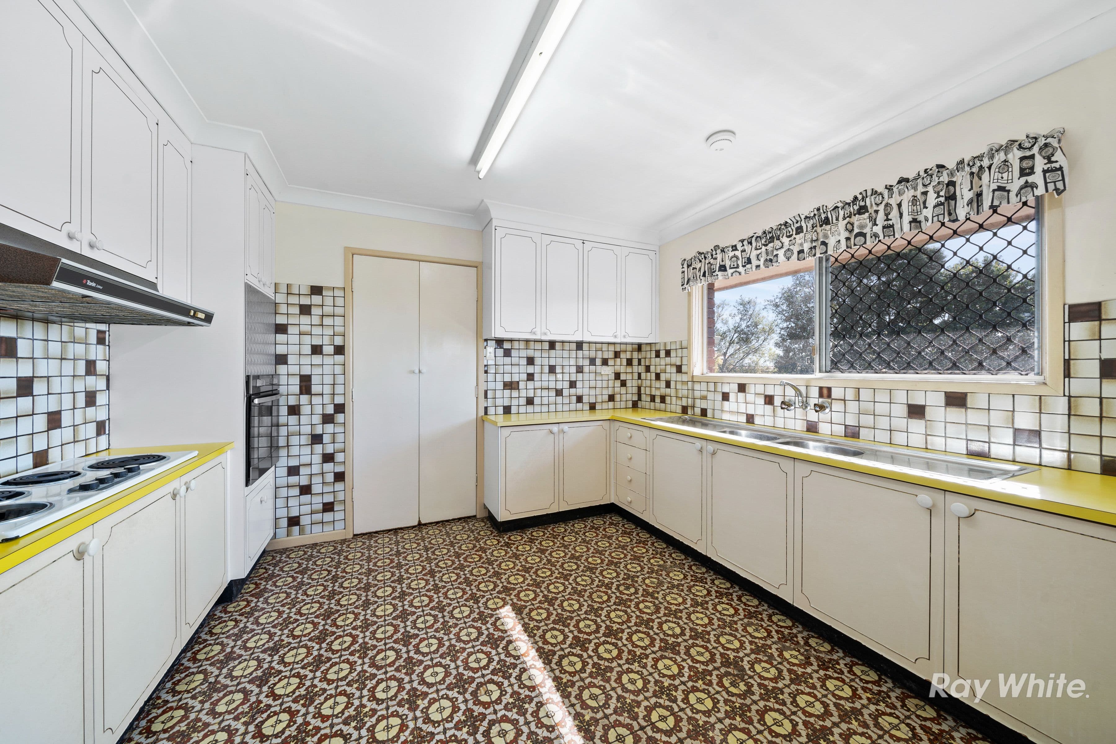 8 Bates Street, Springwood QLD 4127, Springwood - Thumbnail 5