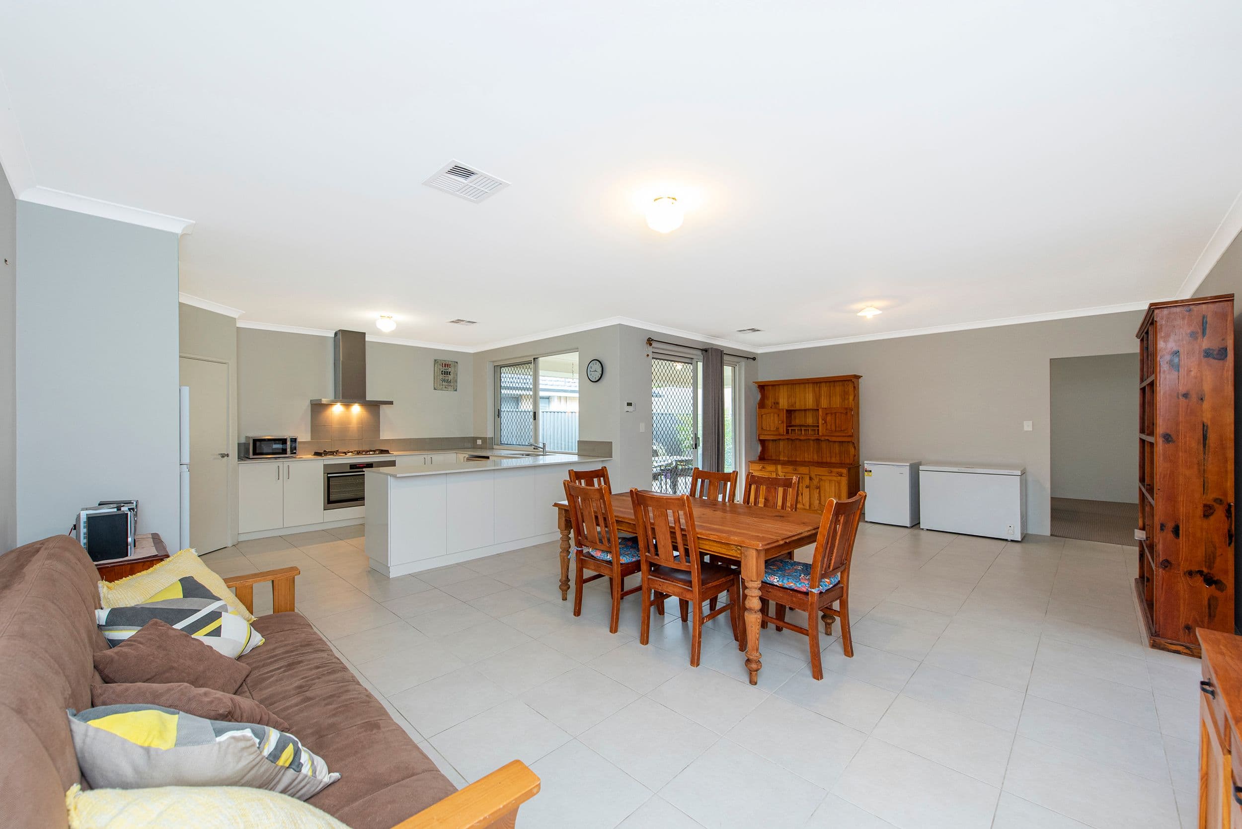 8 Venetian Way, Baldivis WA 6171, Baldivis - Thumbnail 2