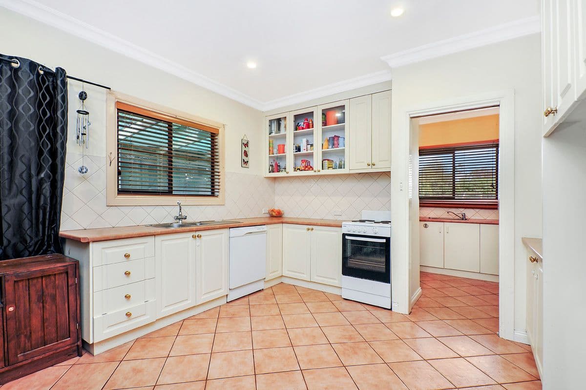 105 Coleraine Road, Hamilton VIC 3300, Hamilton - Thumbnail 2