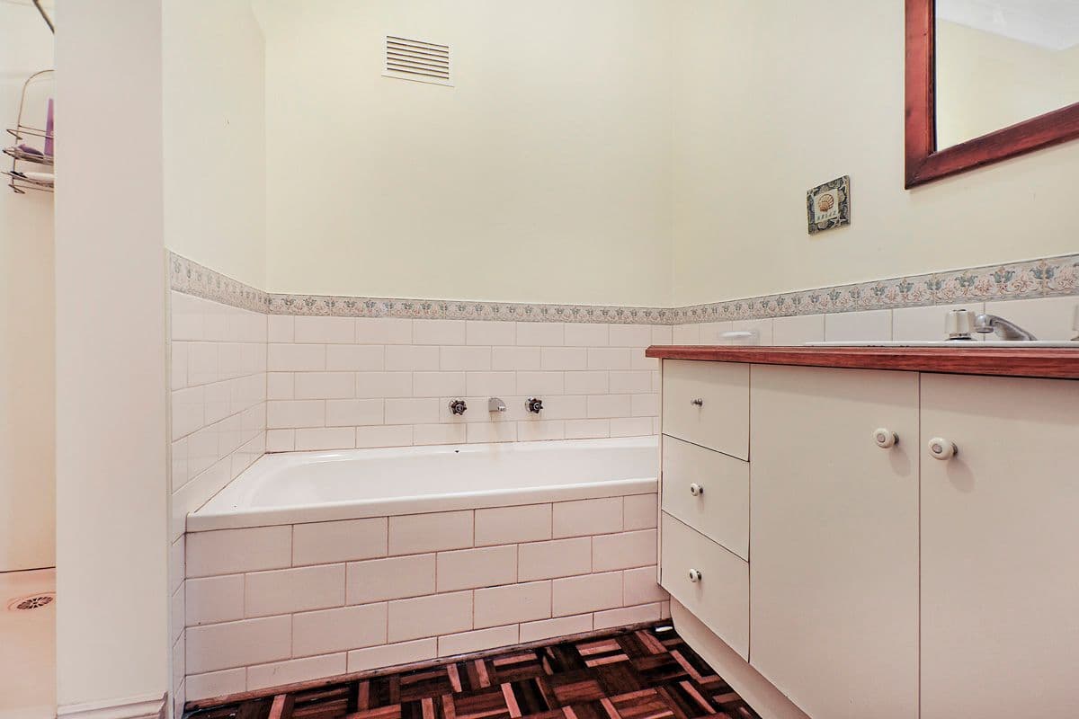 105 Coleraine Road, Hamilton VIC 3300, Hamilton - Thumbnail 5