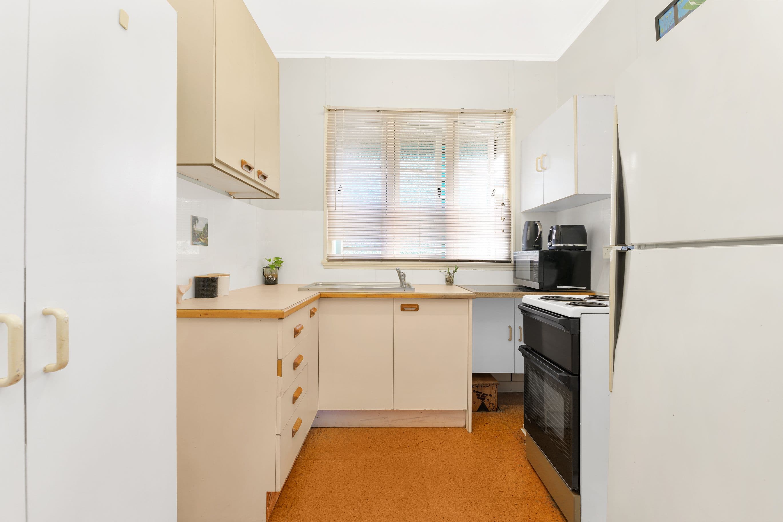 2 Frank Street, Scarborough QLD 4020, Scarborough - Thumbnail 2