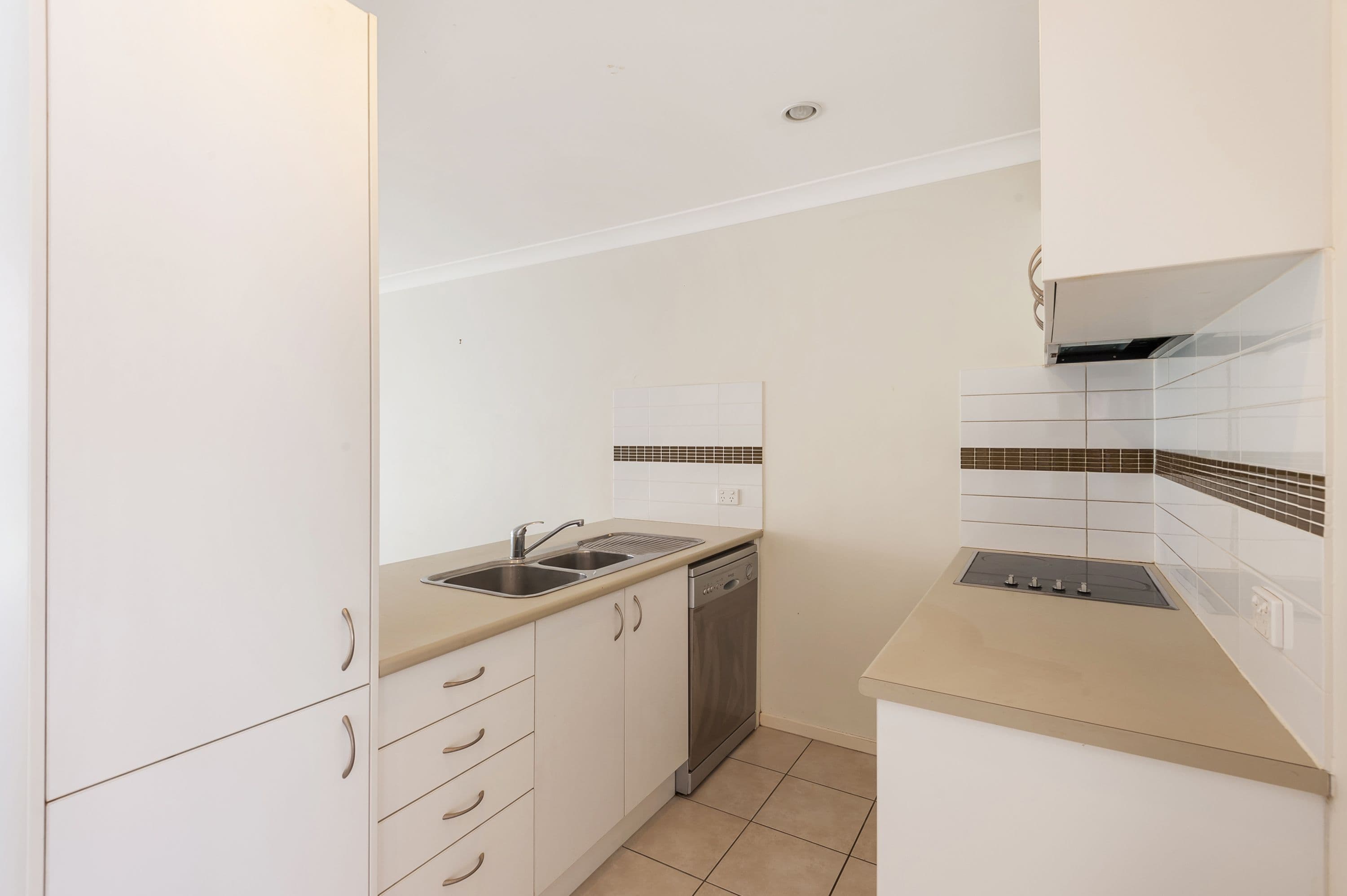 8 Rosegum Place, Redbank Plains QLD 4301, Redbank Plains - Thumbnail 4