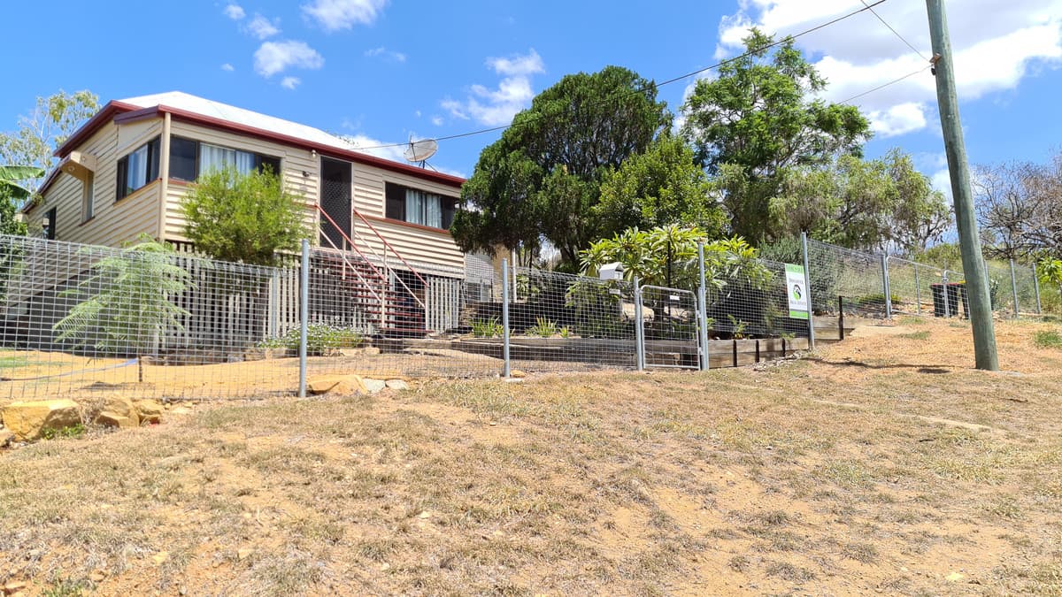 1 Hinton Street, MOUNT MORGAN, Mount Morgan - Thumbnail 3