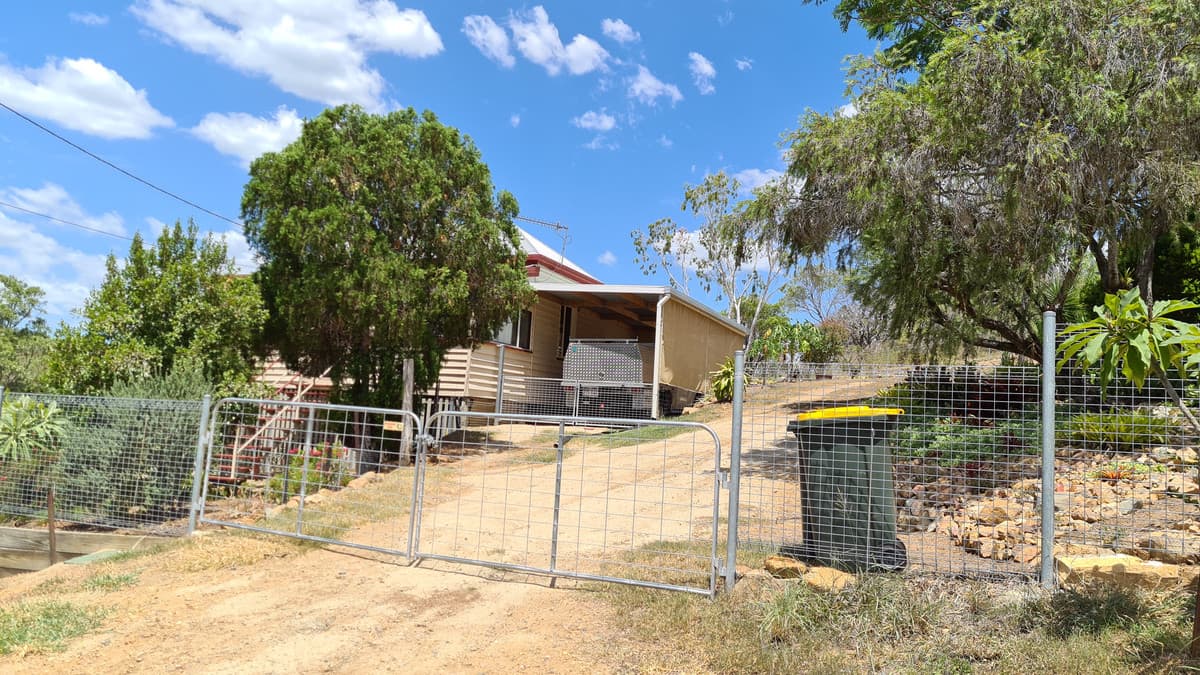1 Hinton Street, MOUNT MORGAN, Mount Morgan - Thumbnail 4