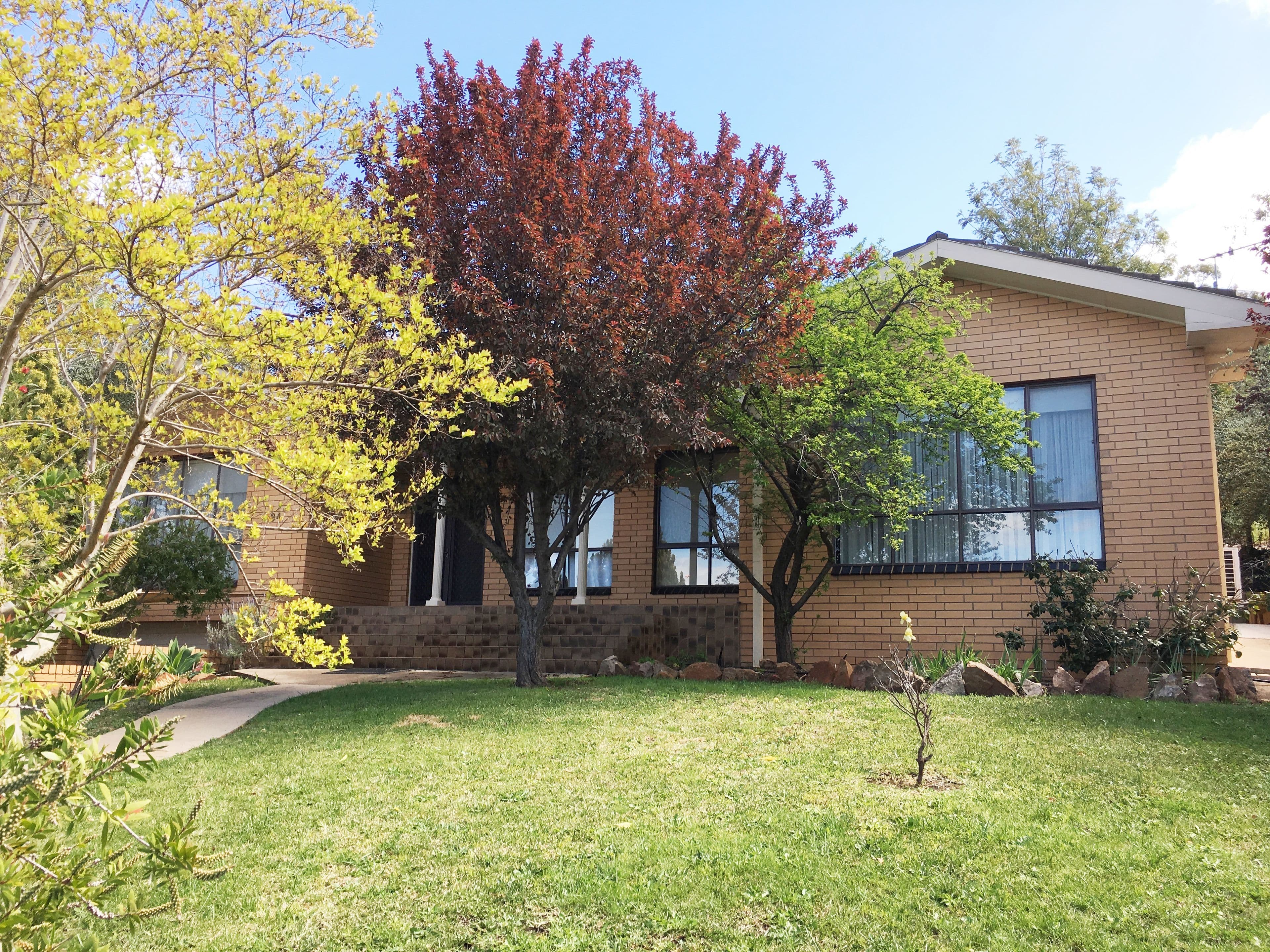 34 Lawford Crescent, Griffith - Image 1