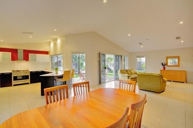 7 Edgewater Place, HELENSVALE QLD 4212, Helensvale - Thumbnail 5