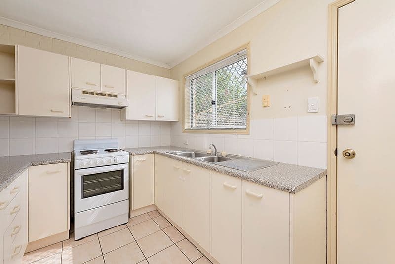 35 Dennis Road, Springwood QLD 4127, Springwood - Thumbnail 3