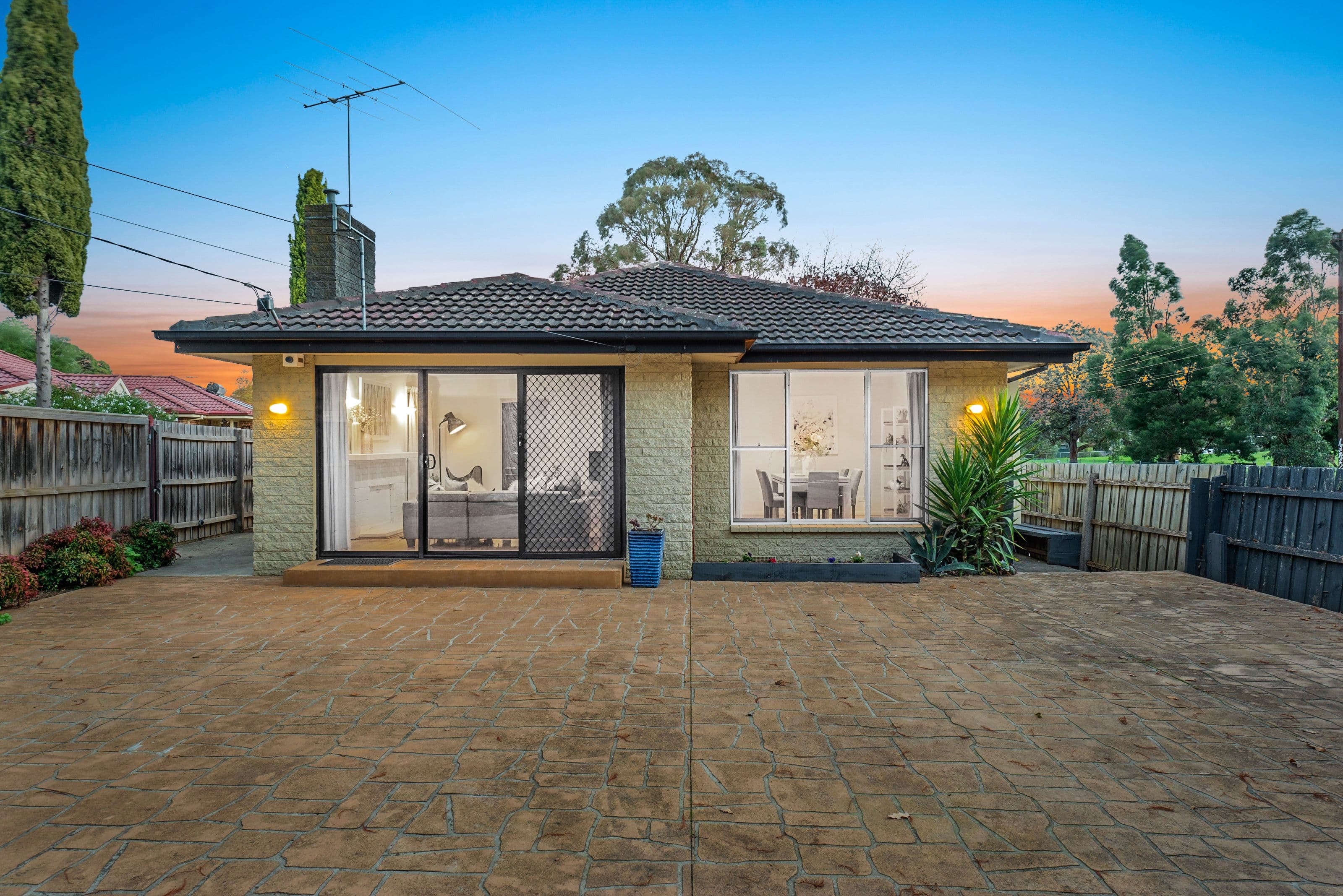 21 Emma Road, Croydon VIC 3136, Croydon - Thumbnail 2