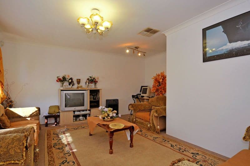 19 Yenisey Crescent, BEECHBORO WA 6063, Beechboro - Thumbnail 2