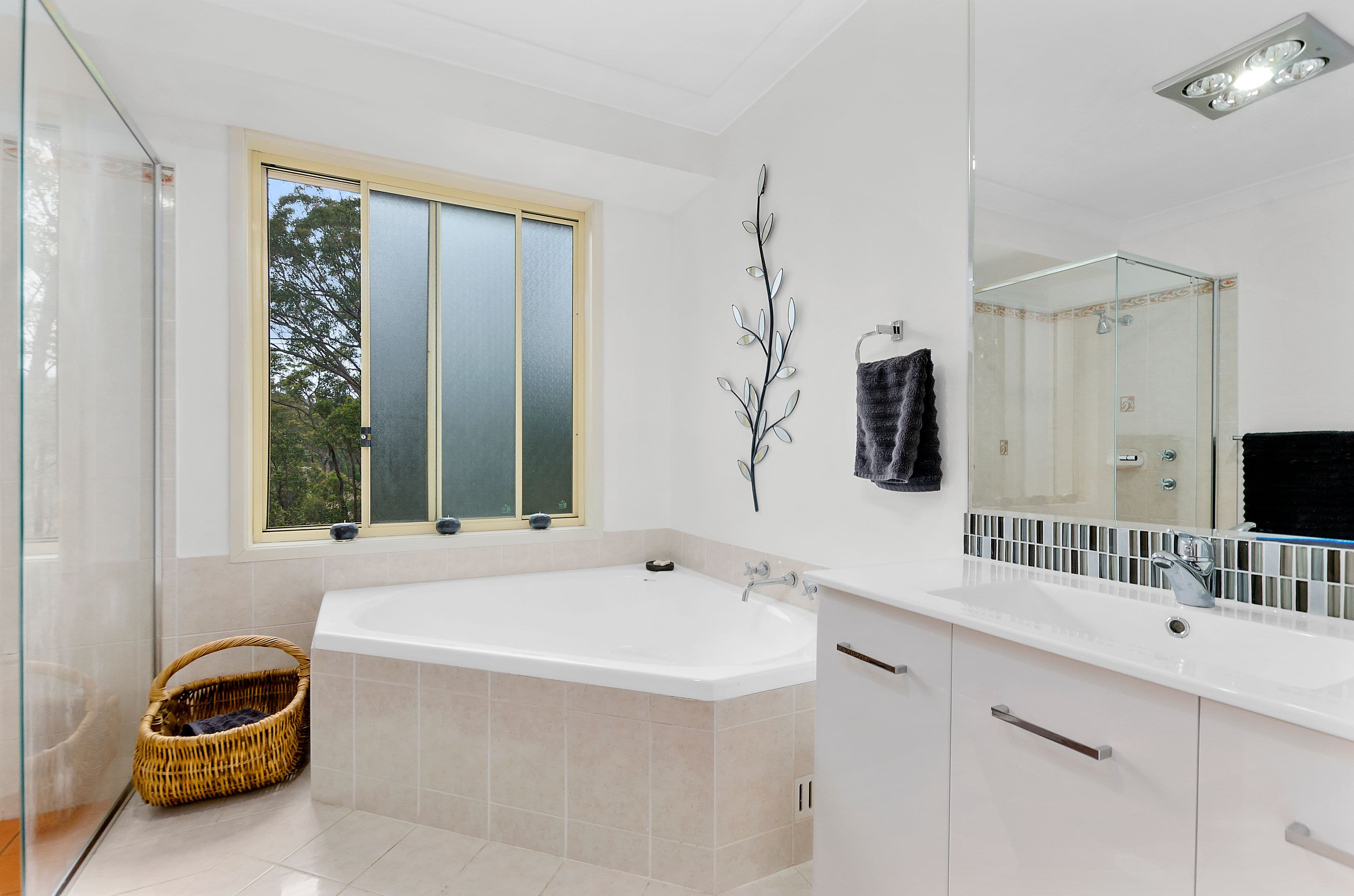 3 Vaughan Street, Hill Top - Thumbnail 2
