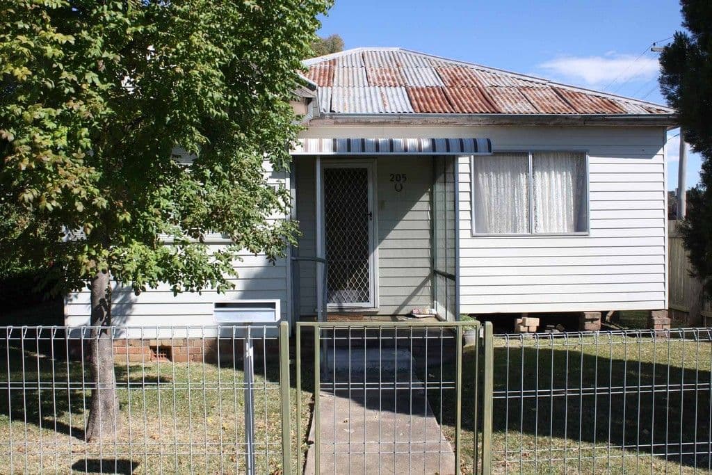 205 Lang, GLEN INNES NSW 2370, Glen Innes - Image 1